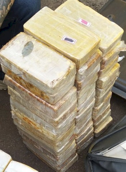 Mais de 50 kg de drogas são apreendidos após perseguição e acidente na RO-383, em Cacoal