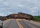 Colisão entre três carretas interdita BR-364 neste domingo no interior de Rondônia