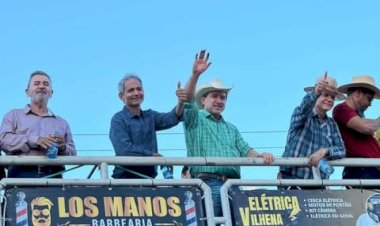 Cavalgada marca abertura da 37ª Expocol em Colorado do Oeste