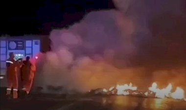 Manifestantes bloqueiam BR-364 com fogo em Cacoal e PM prende um suspeito