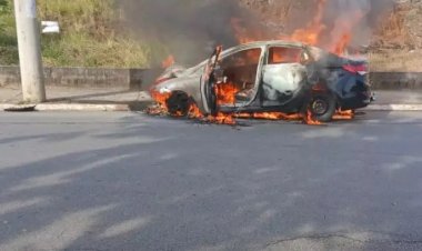 Carro pega fogo próximo a escola em Vilhena e mobiliza moradores