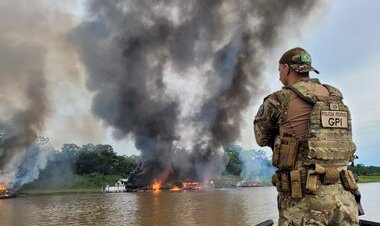 PF destrói 138 embarcações de garimpo ilegal no rio Madeira em cinco dias, em Rondônia