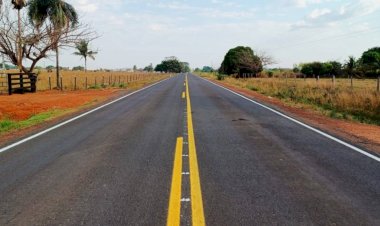 Rodovia entre Cerejeiras e Corumbiara recebe 22 km de melhorias com sinalização e microrrevestimento