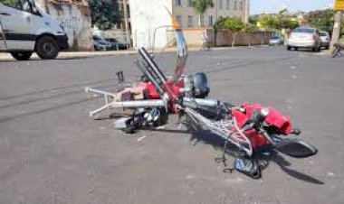 Homem sofre ferimentos leves após colisão entre carro e bicicleta elétrica em Vilhena