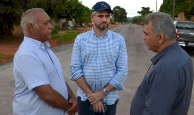 Wiveslando Neiva acompanha avanço das obras de pavimentação em bairros de Cerejeiras