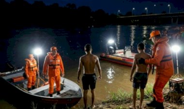 Jovens sobrevivem após embarcação virar em rio de Rondônia e são resgatados com vida