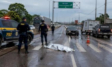 Pedestre morre após ser atingido por carro ao atravessar BR-364 em Porto Velho