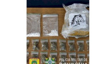 Jovem é presa após PM encontrar drogas e balança de precisão em Vilhena