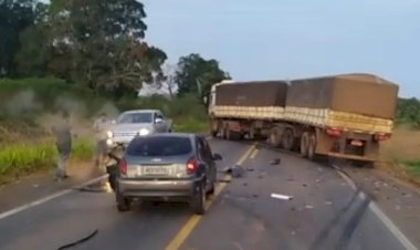 Colisão entre caminhonete e motocicleta deixa dois mortos na BR-364, em Jaru