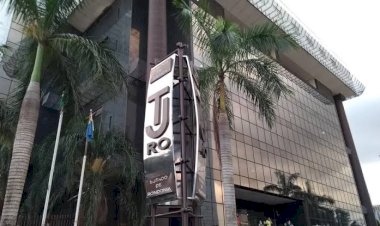 Padrasto recebe sentença de 14 anos por vigiar enteada de 13 anos enquanto tomava banho