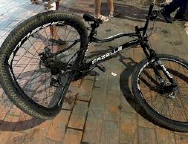 Acidente entre moto e bicicleta deixa duas pessoas feridas em cruzamento de Jaru