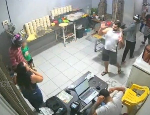 Assalto a pizzaria deixa clientes sob ameaça e causa pânico em Porto Velho