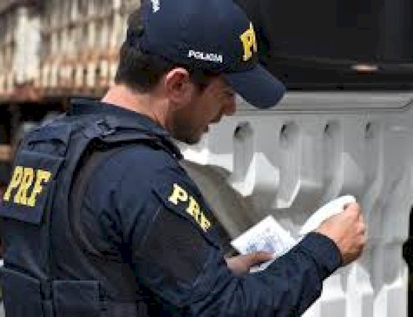 PRF prende motorista por uso de documento falso durante fiscalização em Jaru (RO)