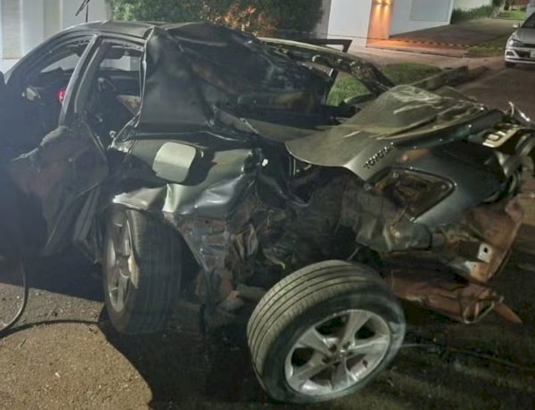 Batida de Corolla contra árvores deixa dois mortos e três feridos em Rolim de Moura