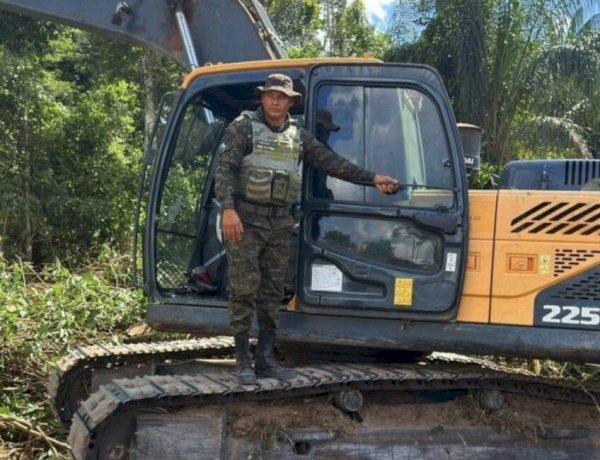 Operação ambiental apreende escavadeira e embarga área por desmatamento irregular em São Miguel do Guaporé