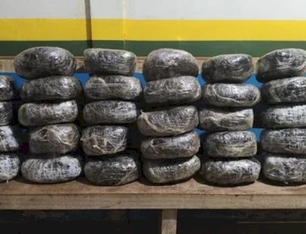 SÃO FRANCISCO DO GUAPORÉ: Polícia Militar apreende mais de 30 quilos de maconha após abordagem a veículo com pane mecânica