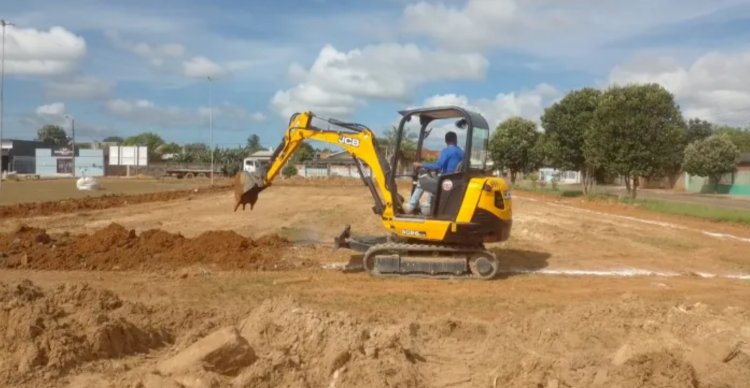 Vilhena inicia construção de campos de futebol society com investimento de Ezequiel Neiva