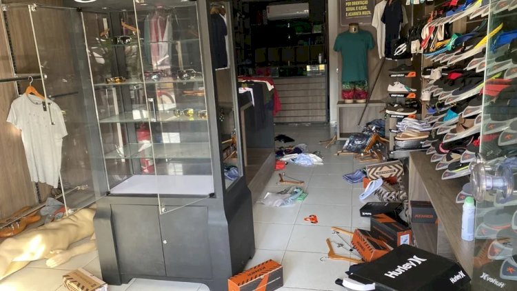 Loja é arrombada e criminoso furta mais de 30 camisetas em Cerejeiras