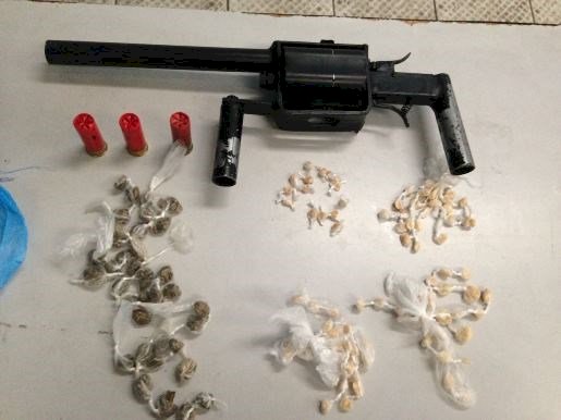 Homem é preso com arma artesanal e drogas no bairro São José, em Vilhena