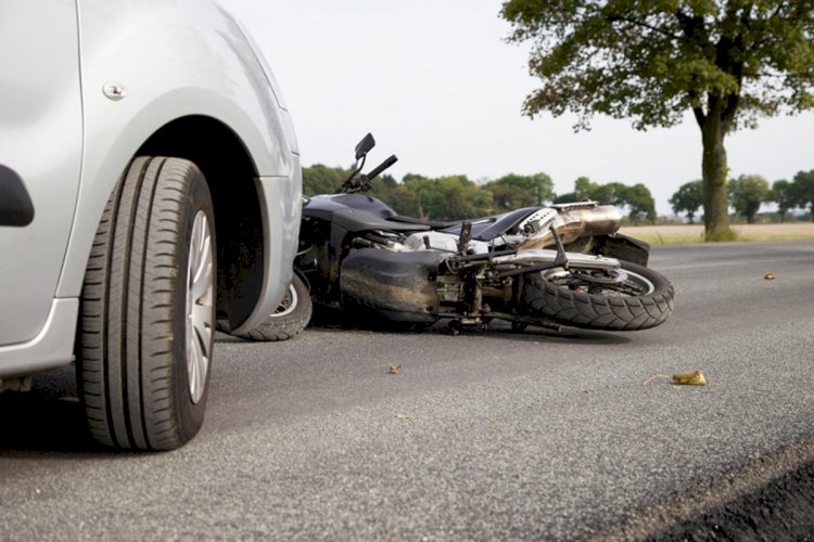 Motociclista fica ferido em colisão com carro no bairro Jardim Eldorado, em Vilhena