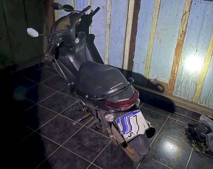 PM recupera moto e arma após perseguição a suspeito armado em Cerejeiras