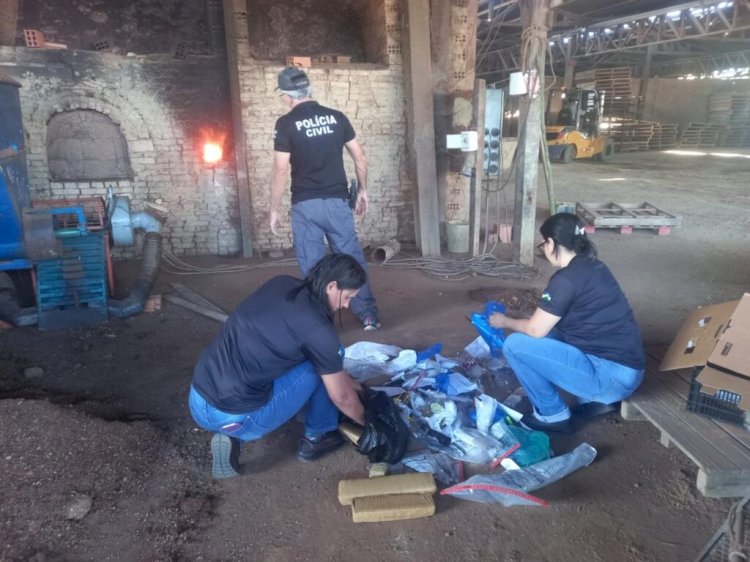 DEAM Jaru incinera mais de 3 kg de drogas e materiais apreendidos em operações policiais