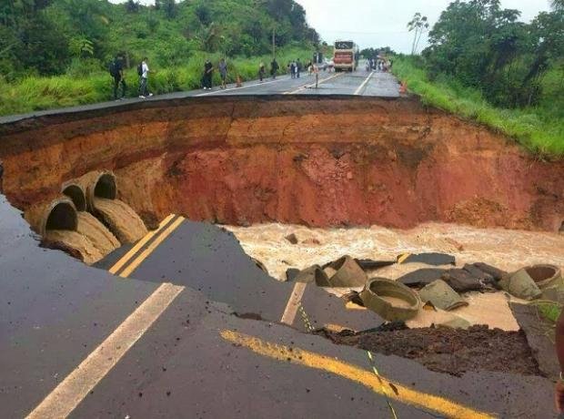 Erosão ameaça BR-364 em Vilhena e pode isolar Rondônia e Acre