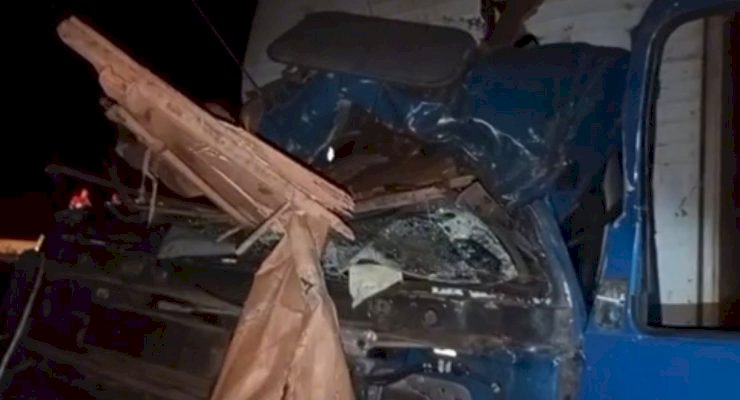 Acidente entre caminhão e carreta deixa dois feridos na BR-364 entre Vilhena e Comodoro