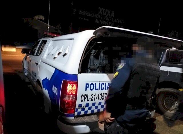 Acompanhante causa tumulto em residência e dupla é presa com maconha em Vilhena