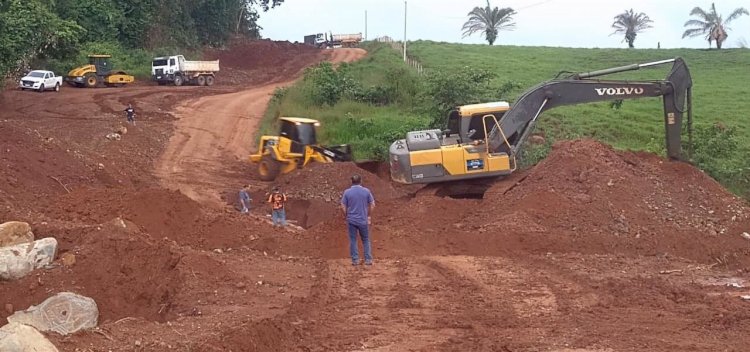 Deputado Ezequiel Neiva viabiliza substituição de ponte de madeira por tubo armco entre Chupinguaia e Corumbiara
