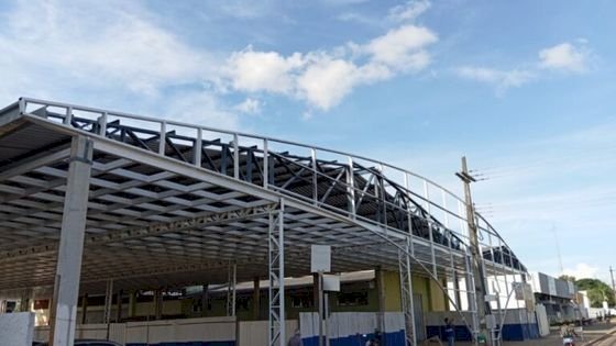 Feira Municipal de Cerejeiras é alvo de nova invasão e feirantes relatam prejuízos recorrentes