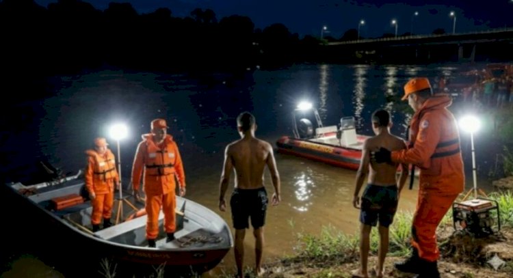 Jovens sobrevivem após embarcação virar em rio de Rondônia e são resgatados com vida