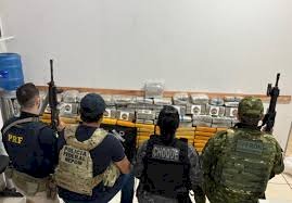 Operação no Rio Madeira apreende mais de 400 kg de drogas e arma de fogo em RO