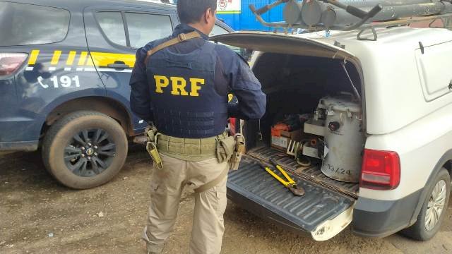 PRF recupera transformador furtado e prende dois suspeitos na BR-364 em Rondônia