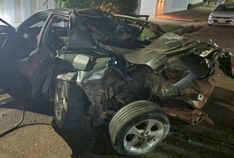 Batida de Corolla contra árvores deixa dois mortos e três feridos em Rolim de Moura