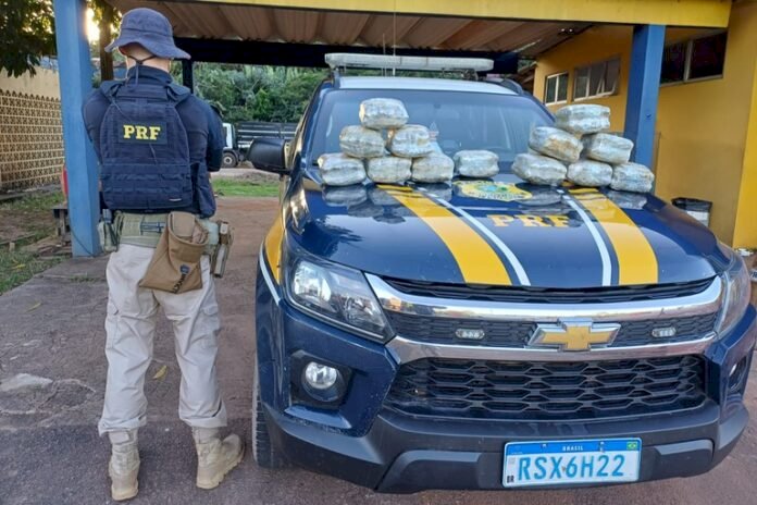 Passageira é presa com 15 quilos de skunk durante fiscalização da PRF na BR-364