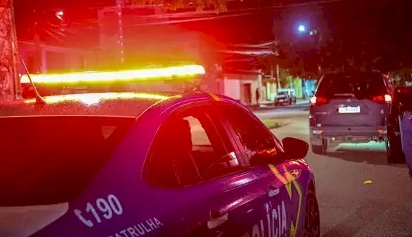 Criminosos invadem relojoaria no centro de Porto Velho e furtam dezenas de relógios