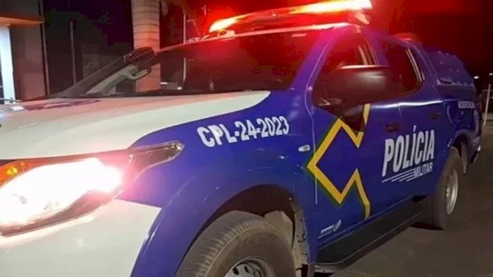 Suspeito tenta fugir da PM e acaba preso com drogas, dinheiro e balaclava em Cerejeiras