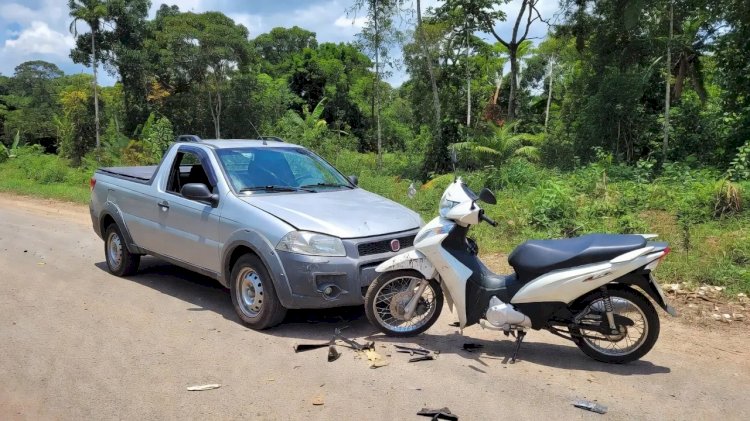 Mulher fica ferida após colisão entre Fiat Strada e Honda Biz em Cerejeiras