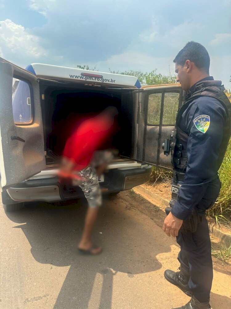 Suspeito de assaltar mercadinho é preso pela PM durante fuga pela RO-133