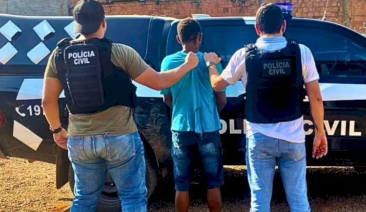 Em Rondônia, um homem é levado à delegacia após gravar partes íntimas de adolescentes em um ônibus